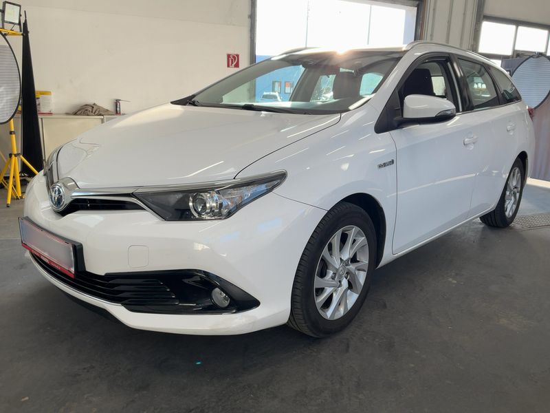 Toyota Auris Touring Sports 1.8 Hybrid Active — zdjęcie 1