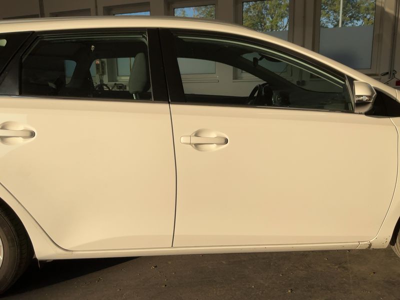 Toyota Auris Touring Sports 1.8 Hybrid Active — zdjęcie 7