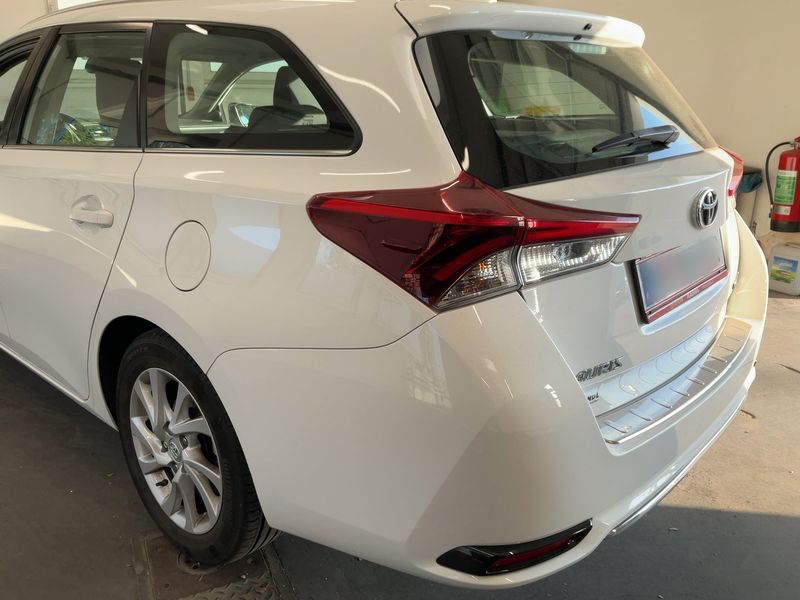 Toyota Auris Touring Sports 1.8 Hybrid Active — zdjęcie 3
