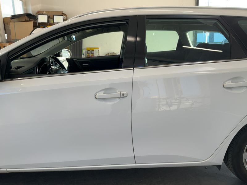 Toyota Auris Touring Sports 1.8 Hybrid Active — zdjęcie 4
