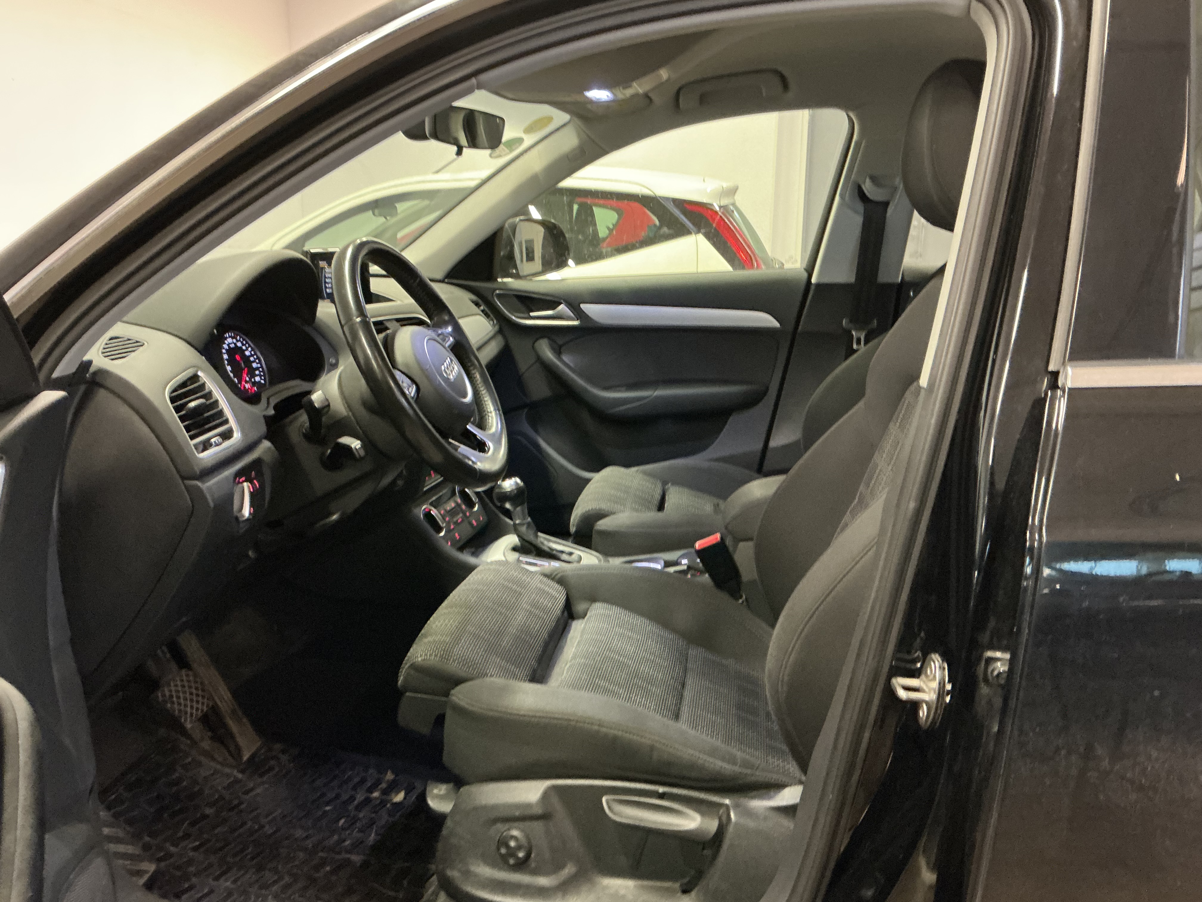 Audi Q3 2.0 TDI quattro Sport — zdjęcie 10