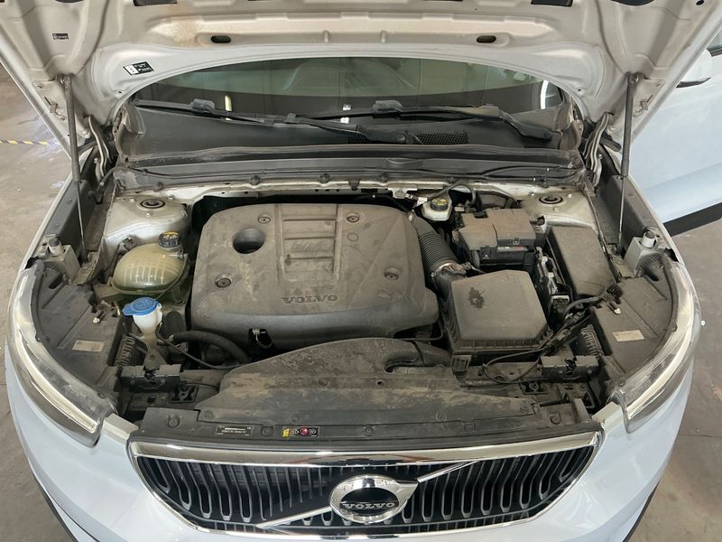 Volvo XC40 2.0 D4 Business Plus AWD — zdjęcie 26
