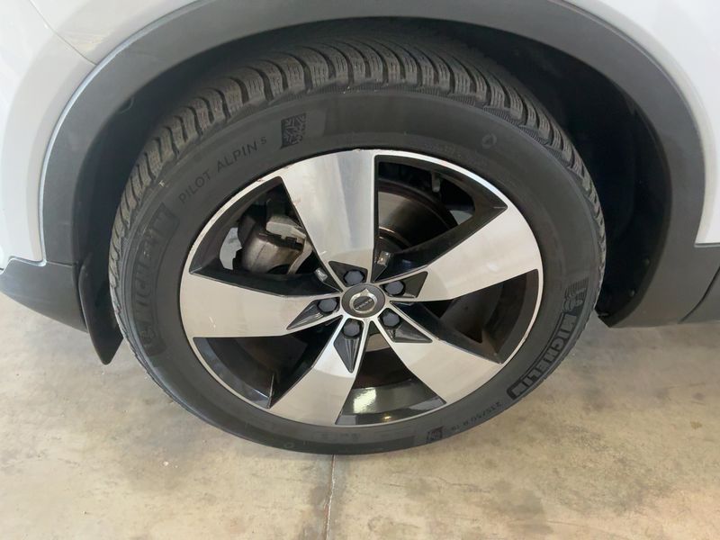 Volvo XC40 2.0 D4 Business Plus AWD — zdjęcie 16