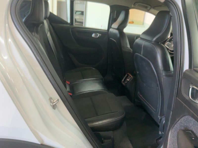 Volvo XC40 2.0 D4 Business Plus AWD — zdjęcie 14