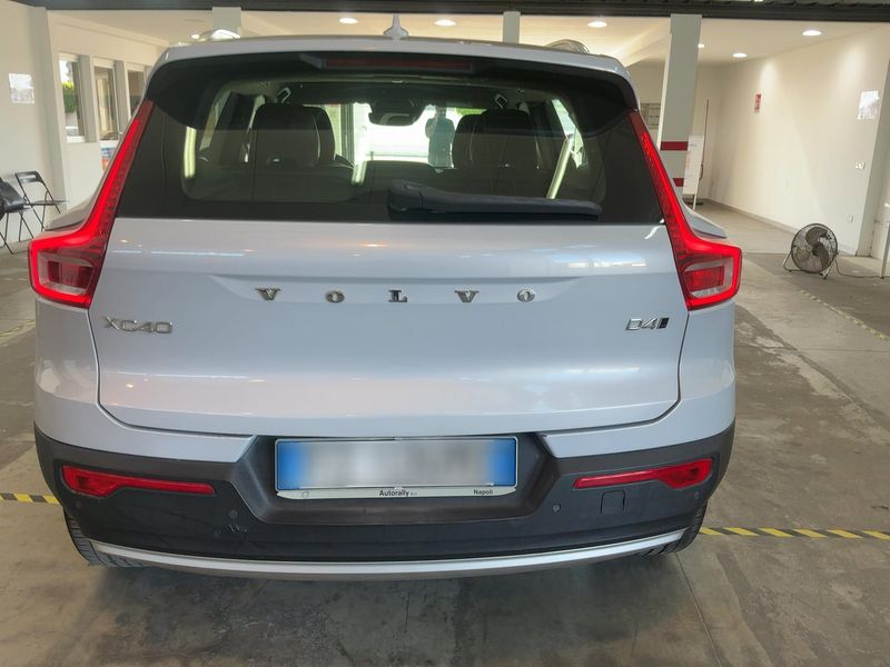 Volvo XC40 2.0 D4 Business Plus AWD — zdjęcie 5