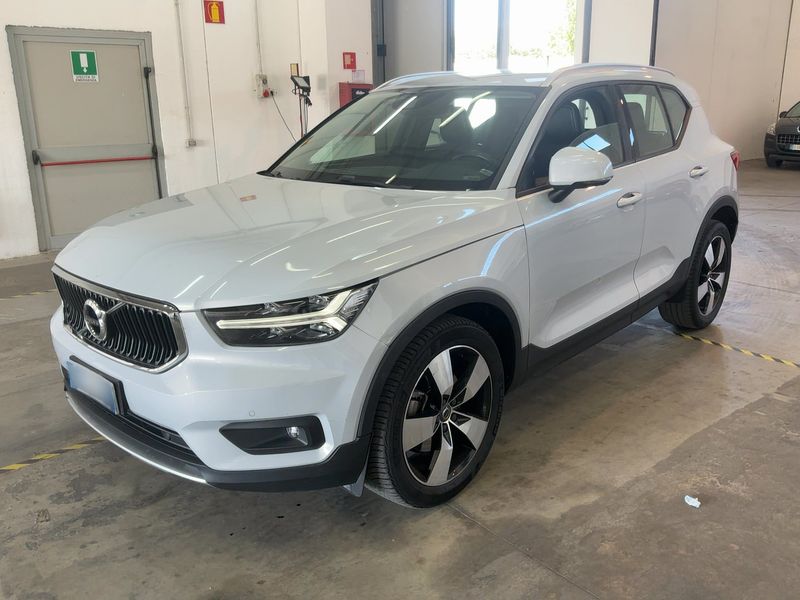 Volvo XC40 2.0 D4 Business Plus AWD — zdjęcie 1