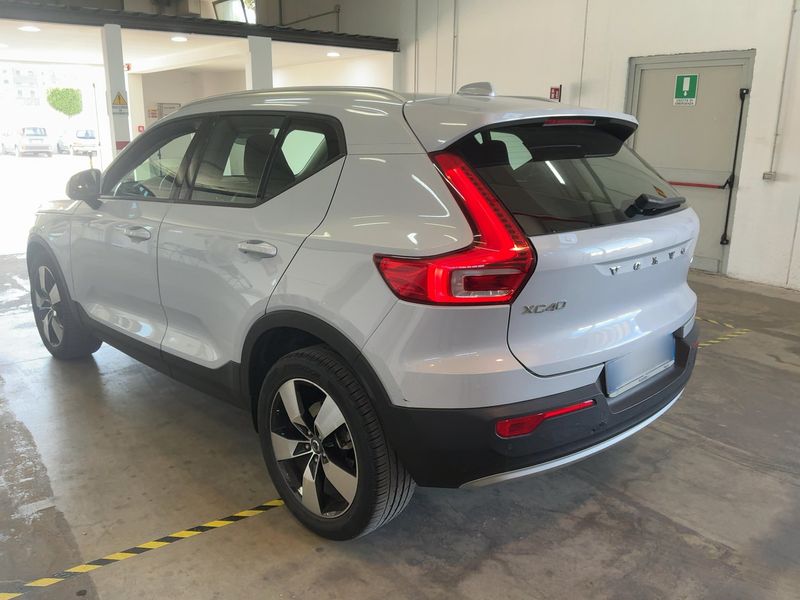 Volvo XC40 2.0 D4 Business Plus AWD — zdjęcie 3