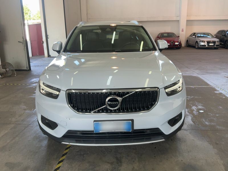 Volvo XC40 2.0 D4 Business Plus AWD — zdjęcie 9