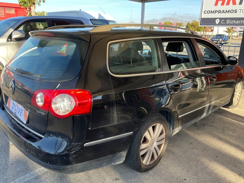 Volkswagen Passat 2.0 TDI Highline — zdjęcie 2