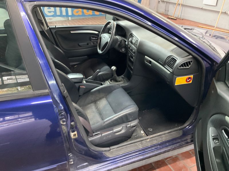 Volvo V40 2.0 T Classic Limited Edition Sport — zdjęcie 3