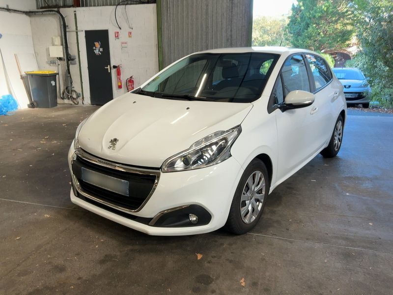 Peugeot 208 1.5 Blue-HDi Active — zdjęcie 1