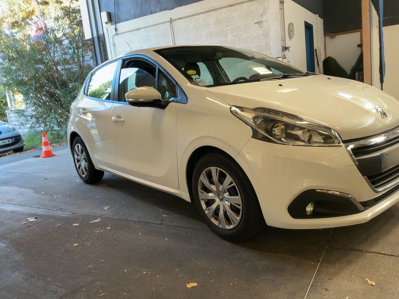 Peugeot 208 1.5 Blue-HDi Active — zdjęcie 8