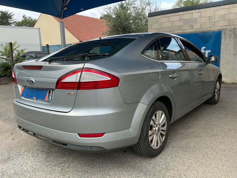 Ford Mondeo 2.0 TDCi Ghia — zdjęcie 2