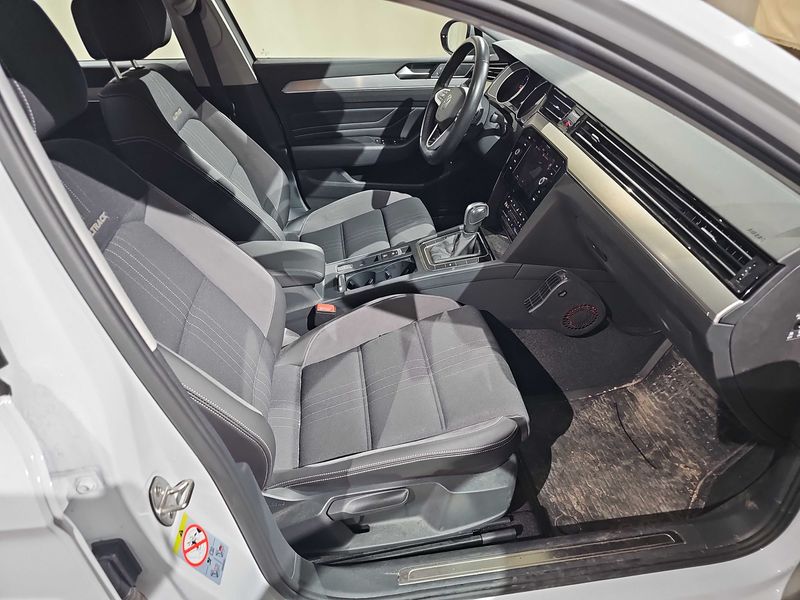 Volkswagen Passat Alltrack 2.0 TDI 4Motion — zdjęcie 10