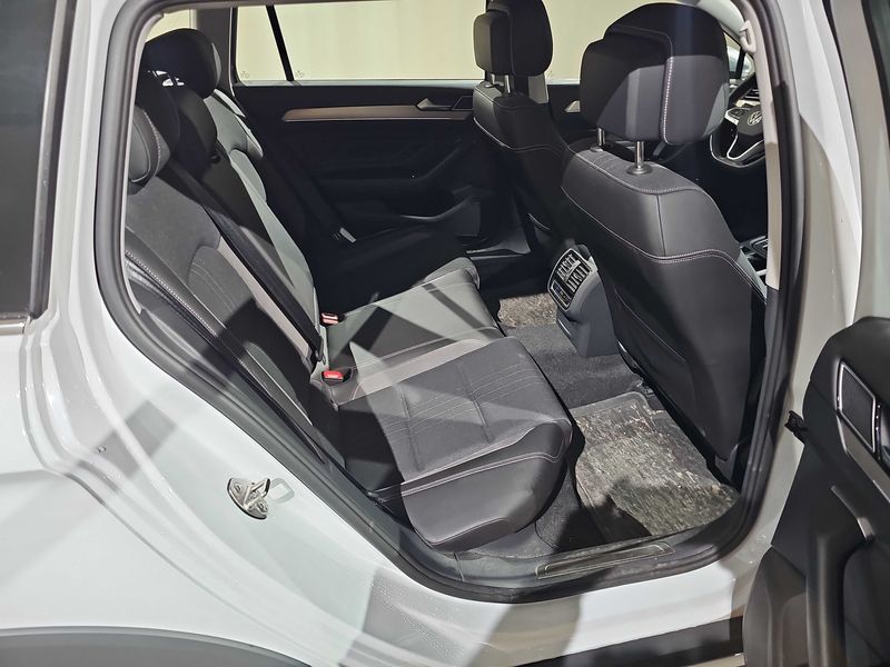 Volkswagen Passat Alltrack 2.0 TDI 4Motion — zdjęcie 14