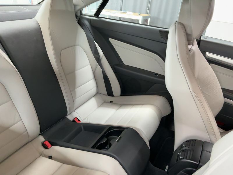 Mercedes-Benz E-Klasse E 320 CGI — zdjęcie 14