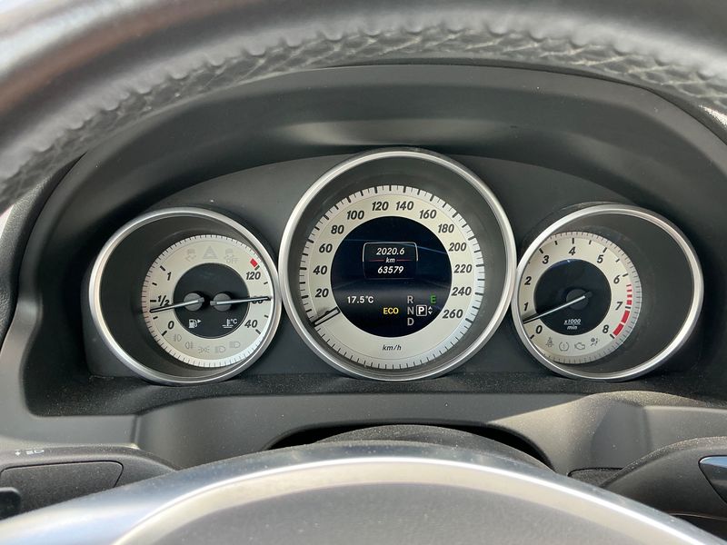 Mercedes-Benz E-Klasse E 320 CGI — zdjęcie 13