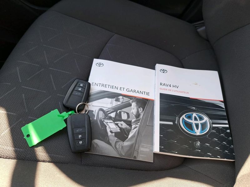 Toyota RAV 4 2.5 Hybrid 4x2 Dynamic — zdjęcie 15