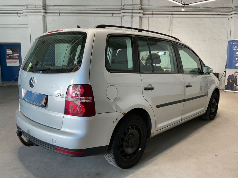 Volkswagen Touran 1.9 TDI Conceptline — zdjęcie 2