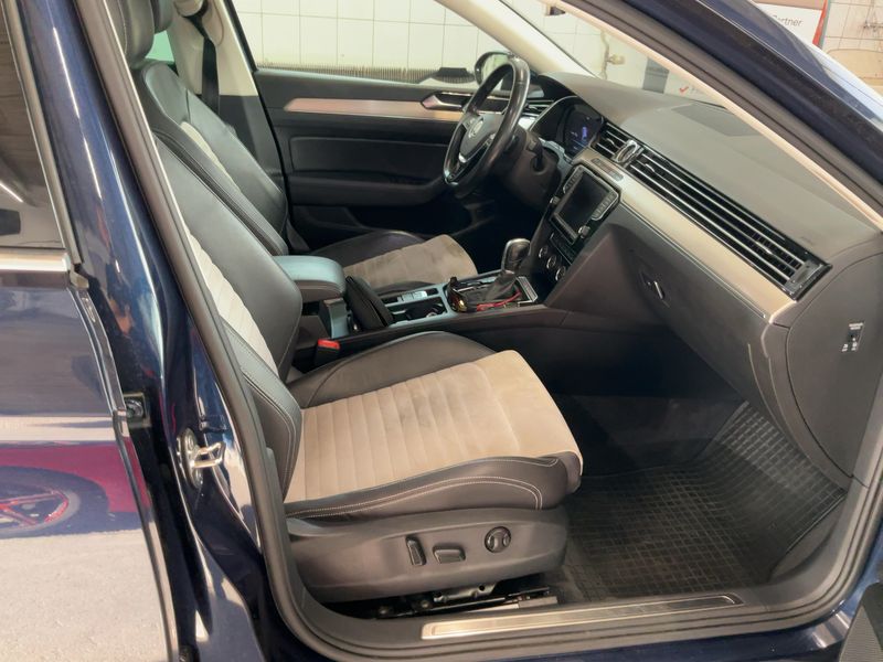 Volkswagen Passat 2.0 TDI Highline 4Motion BlueMotion Tech — zdjęcie 11
