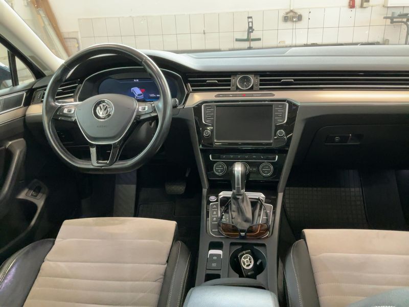 Volkswagen Passat 2.0 TDI Highline 4Motion BlueMotion Tech — zdjęcie 12