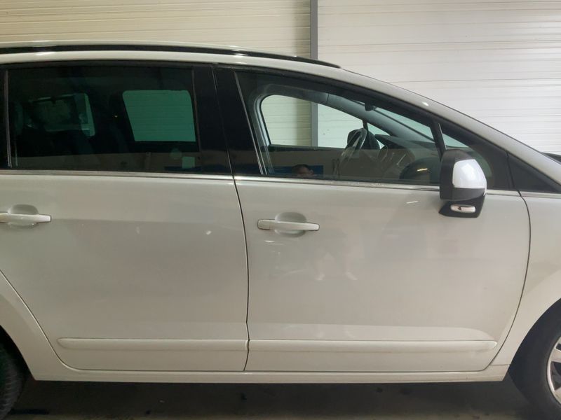 Peugeot 5008 2.0 Blue-HDi Allure — zdjęcie 7