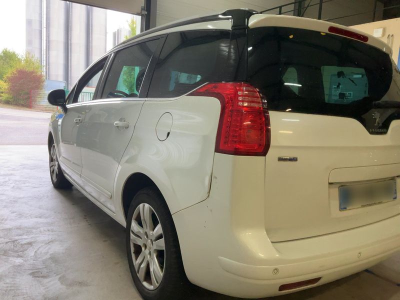 Peugeot 5008 2.0 Blue-HDi Allure — zdjęcie 3