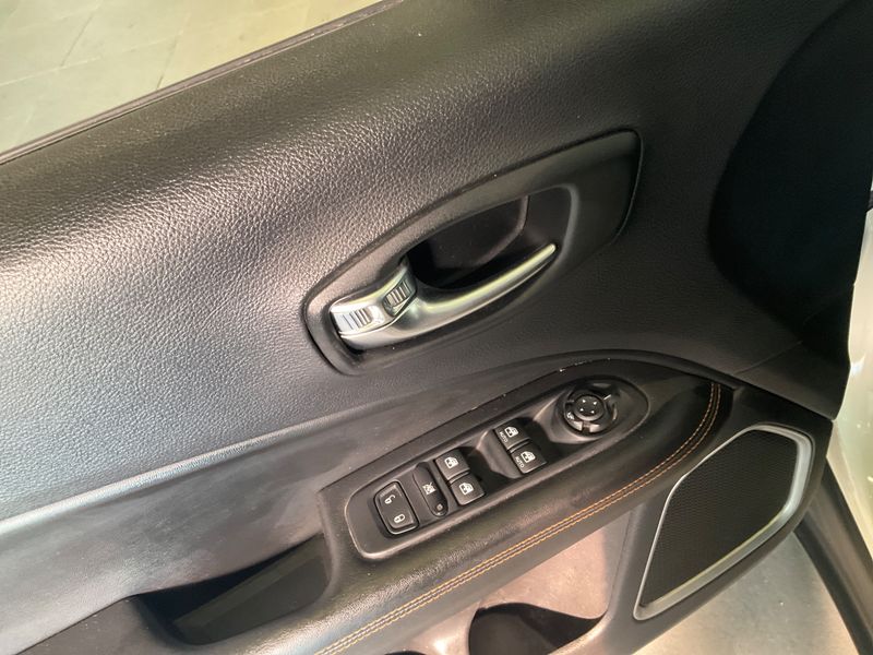Jeep Compass 1.4 M-Air Limited FWD — zdjęcie 25