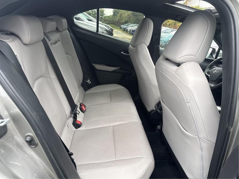 Lexus UX-Serie UX 250h Luxe — zdjęcie 11
