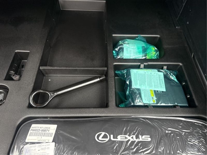 Lexus UX-Serie UX 250h Luxe — zdjęcie 13