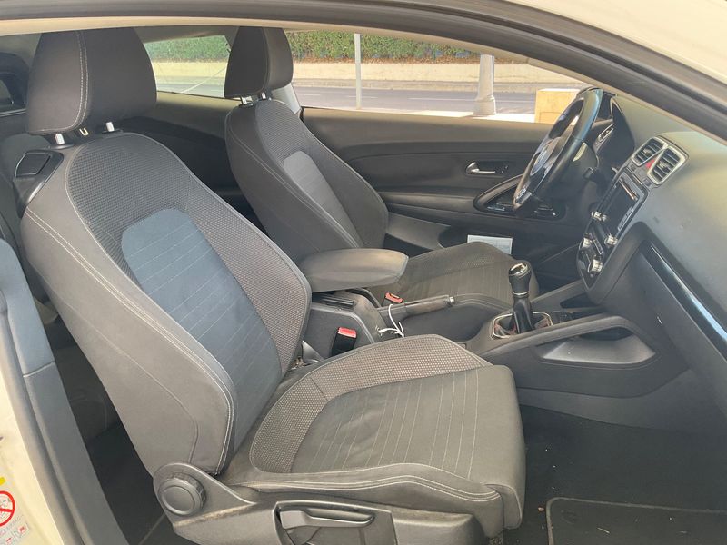 Volkswagen Scirocco 2.0 TDI — zdjęcie 11