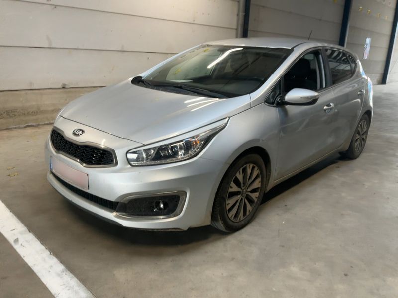 Kia cee'd 1.6 CRDi Active — zdjęcie 2