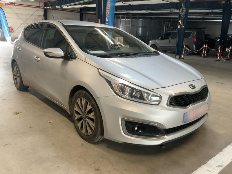 Kia cee'd 1.6 CRDi Active — zdjęcie 8
