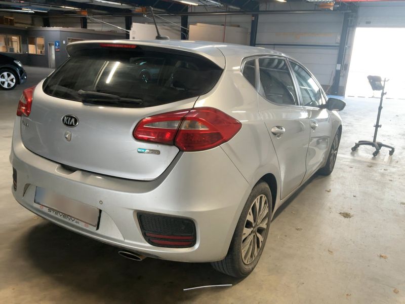 Kia cee'd 1.6 CRDi Active — zdjęcie 6