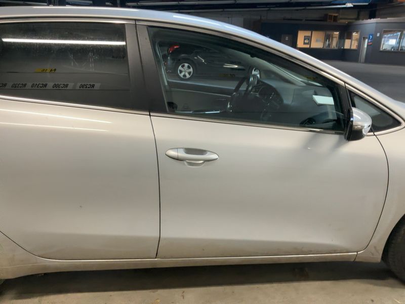 Kia cee'd 1.6 CRDi Active — zdjęcie 7