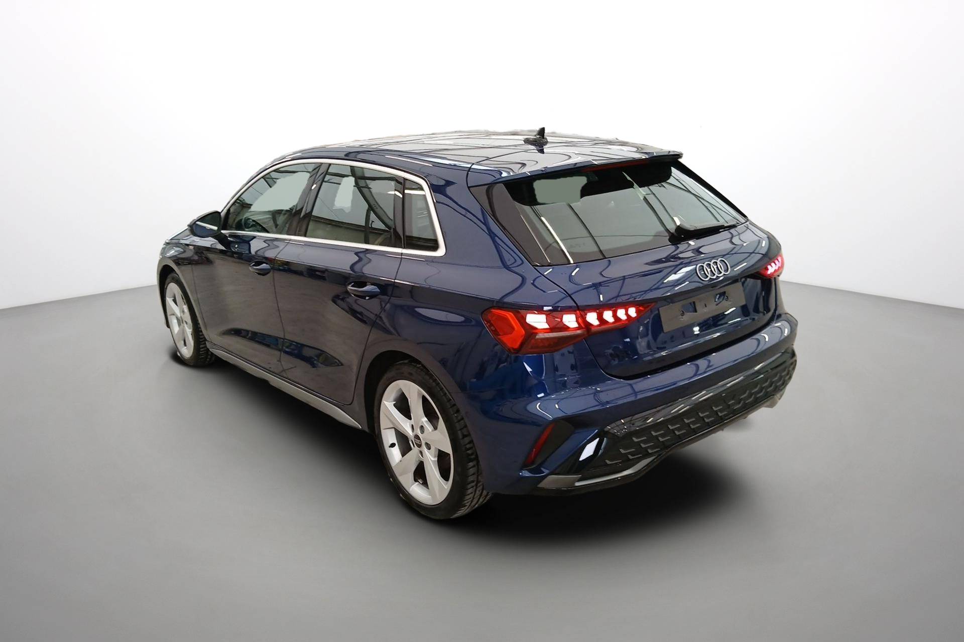 Audi A3 Sportback 35 TDI S line — zdjęcie 2