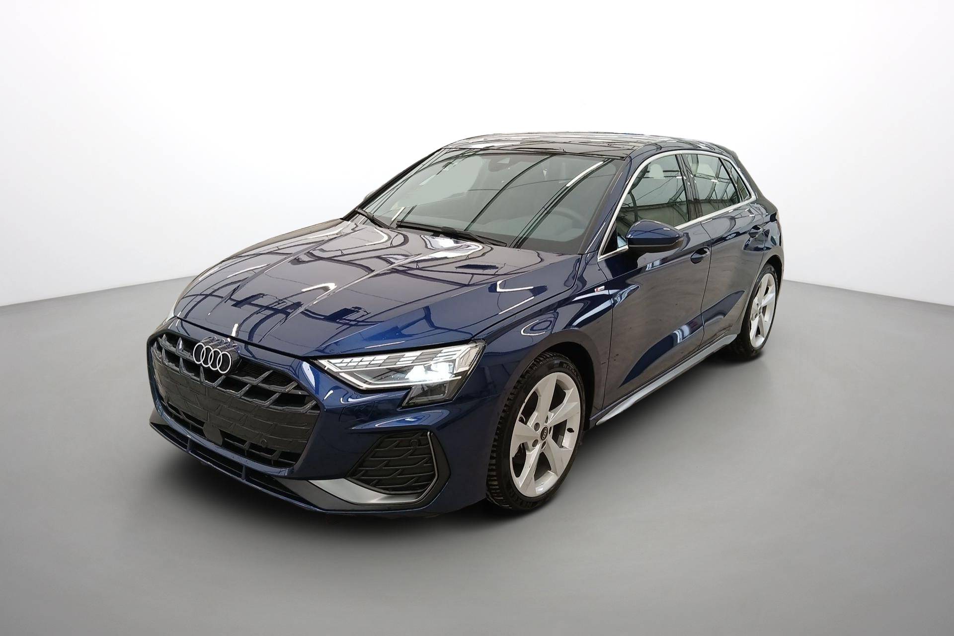 Audi A3 Sportback 35 TDI S line — zdjęcie 1