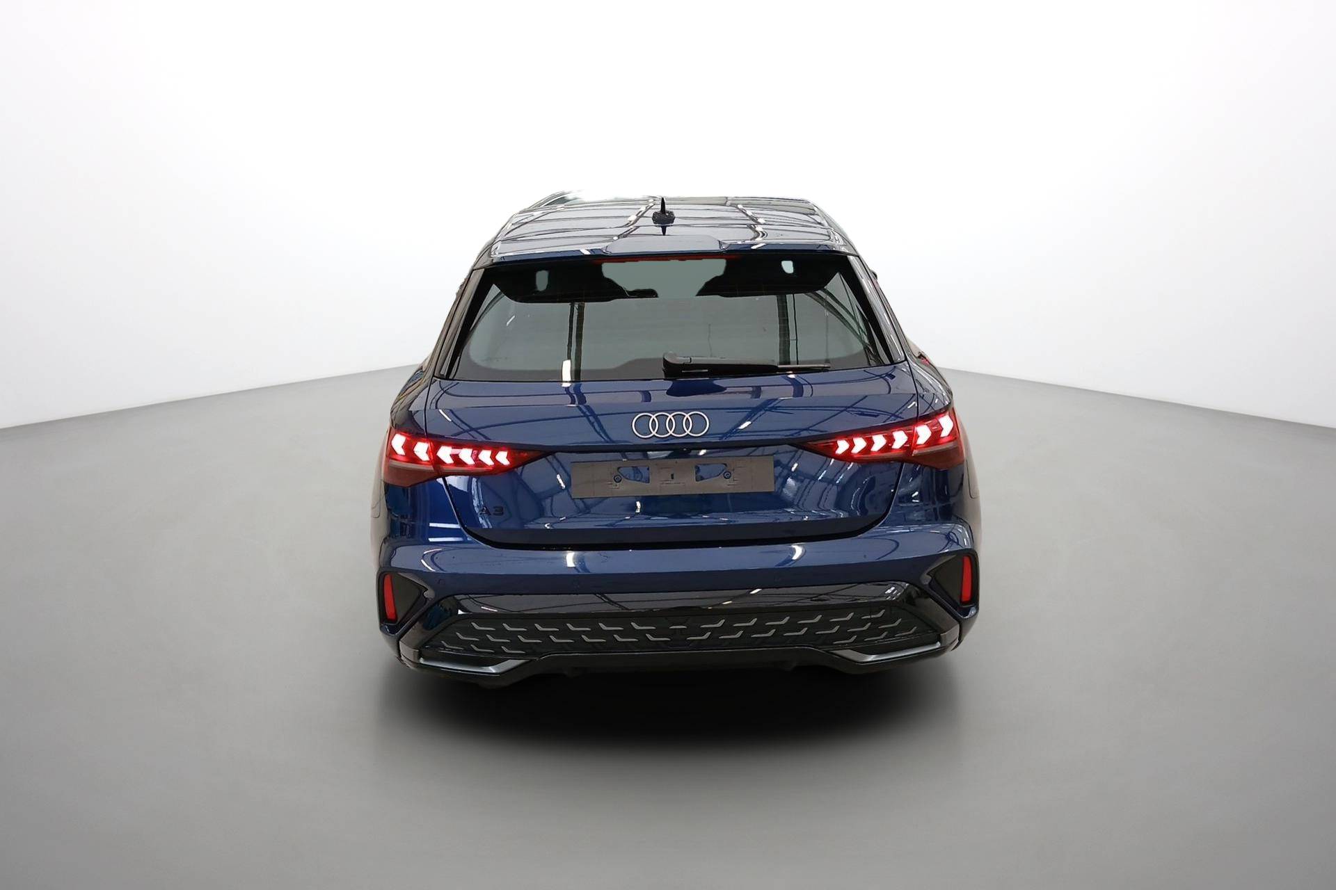 Audi A3 Sportback 35 TDI S line — zdjęcie 3