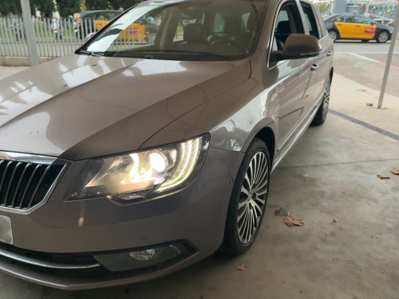 Skoda Superb 3.6 V6 FSI Laurin & Klement 4x4 — zdjęcie 2