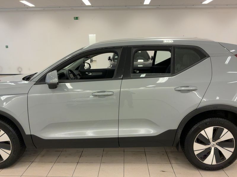 Volvo XC40 2.0 B3 Mild-Hybrid Core 2WD — zdjęcie 4