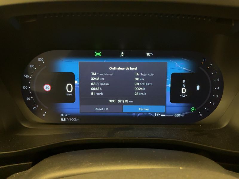 Volvo XC40 2.0 B3 Mild-Hybrid Core 2WD — zdjęcie 13