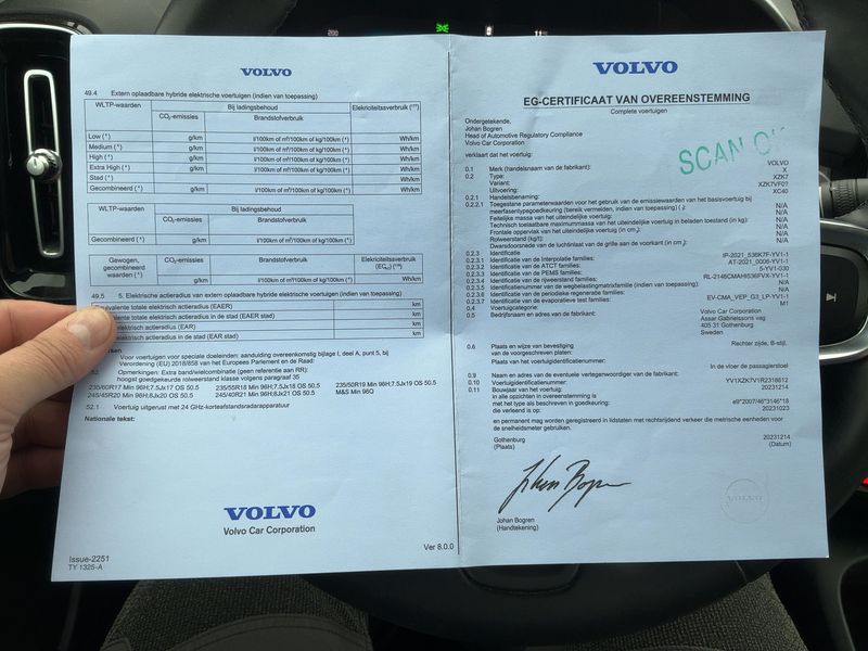 Volvo XC40 2.0 B3 Mild-Hybrid Core 2WD — zdjęcie 17