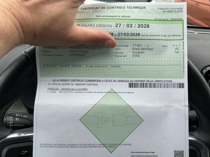 Volvo XC40 2.0 B3 Mild-Hybrid Core 2WD — zdjęcie 24