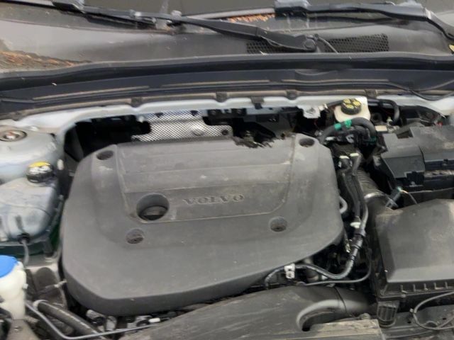Volvo XC40 2.0 B3 Mild-Hybrid Core 2WD — zdjęcie 25