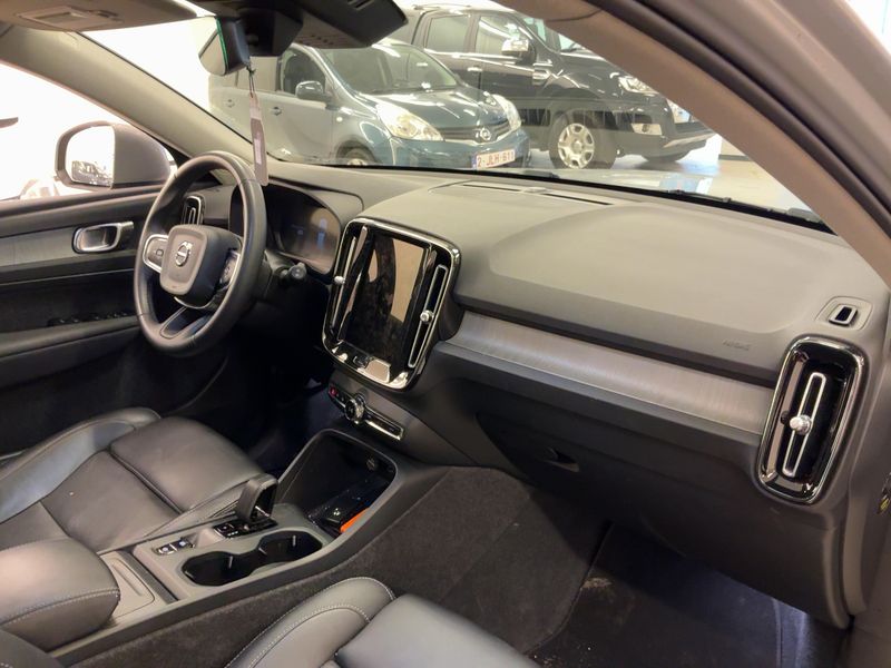 Volvo XC40 2.0 B3 Mild-Hybrid Core 2WD — zdjęcie 12