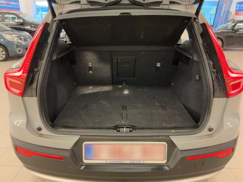 Volvo XC40 2.0 B3 Mild-Hybrid Core 2WD — zdjęcie 10