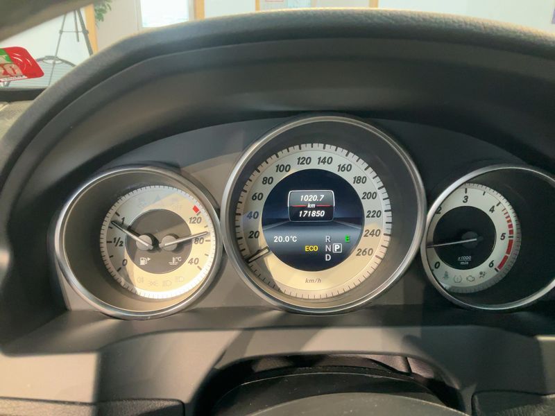 Mercedes-Benz E-Klasse E 220 CDI — zdjęcie 13