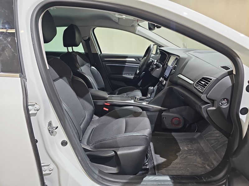 Renault Megane 1.5 BLUE dCi Intens — zdjęcie 10