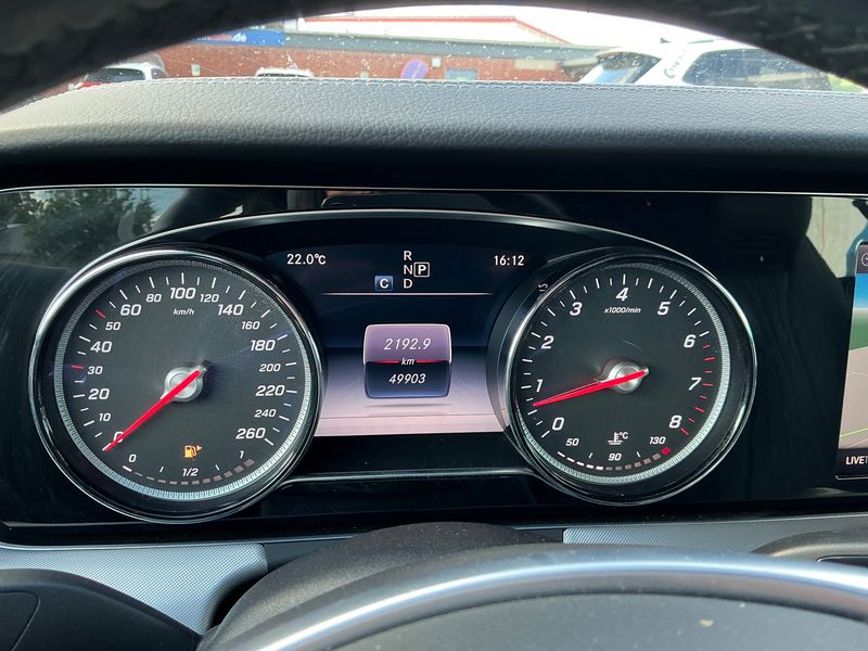 Mercedes-Benz E-Klasse E 200 AMG Line — zdjęcie 13