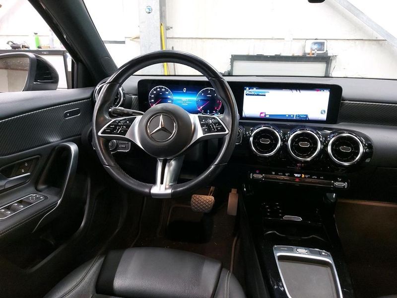 Mercedes-Benz A-Klasse A 180 d Progressive — zdjęcie 5